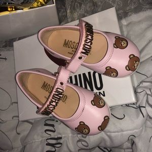 Moschino flats